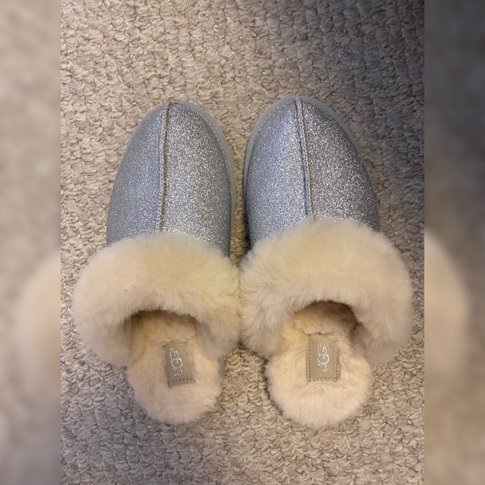 UGG SLIPPERS